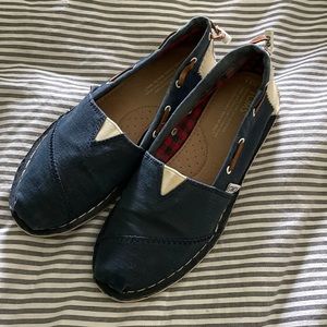 Toms navy blue and cream colored loafers, size 6.5.